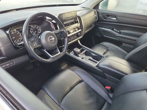 Used 2023 Nissan Pathfinder SL FWD image 5