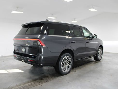 New 2026 Lincoln Navigator Reserve AWD/4WD image 8