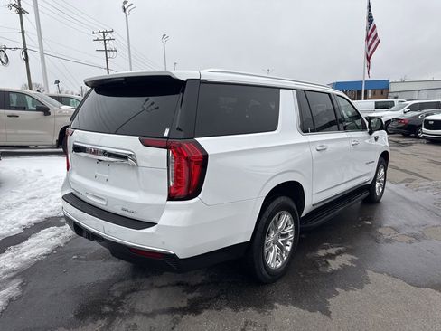 Used 2022 GMC Yukon XL SLT w/ SLT Luxury Package image 5