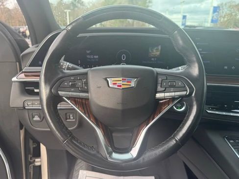 Used 2023 Cadillac Escalade Premium Luxury image 9