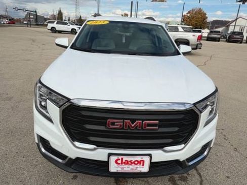Used 2023 GMC Terrain SLE w/ Driver Convenience Package AWD/4WD image 3