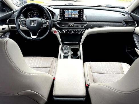 Used 2020 Honda Accord Touring image 30
