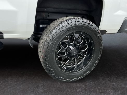 Used 2017 Chevrolet Silverado 1500 LT w/ Rally 2 Edition AWD/4WD image 9