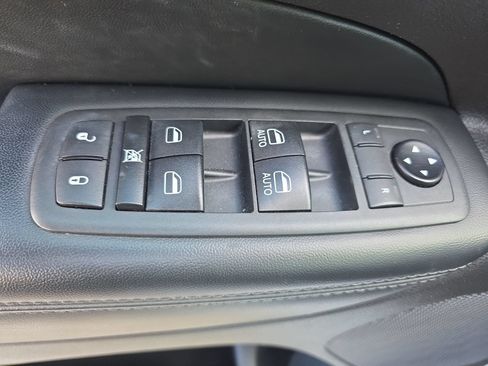 Used 2020 Jeep Grand Cherokee Altitude AWD/4WD image 25