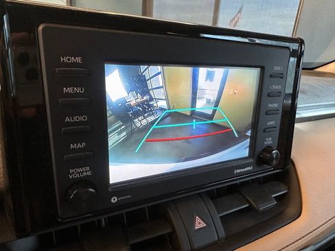 Used 2021 Toyota RAV4 LE AWD/4WD image 14