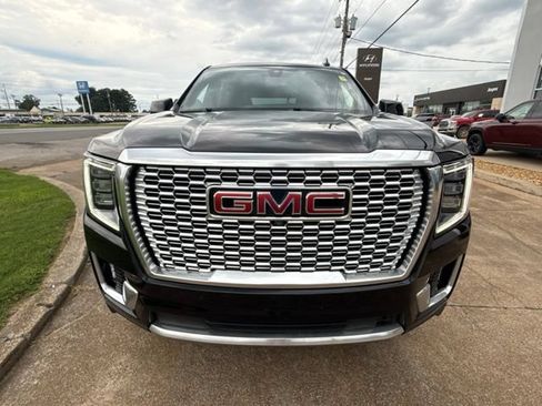 Used 2021 GMC Yukon Denali w/ Denali Premium Package AWD/4WD image 3