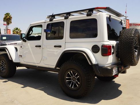 Used 2024 Jeep Wrangler Unlimited Rubicon AWD/4WD image 5