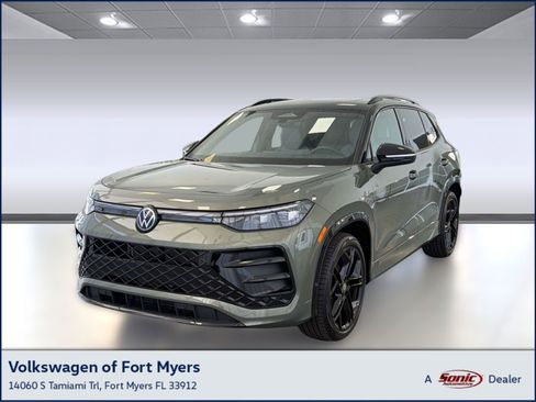 New 2026 Volkswagen Tiguan SE R-Line FWD image 1