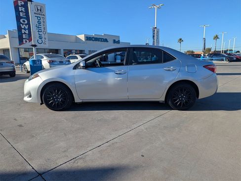 Used 2017 Toyota Corolla LE image 2