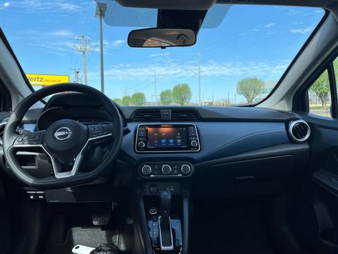 Used 2025 Nissan Versa SV image 32