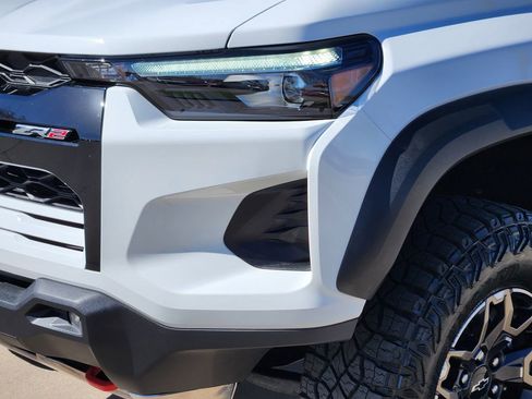Used 2025 Chevrolet Colorado ZR2 w/ Technology Package AWD/4WD image 15