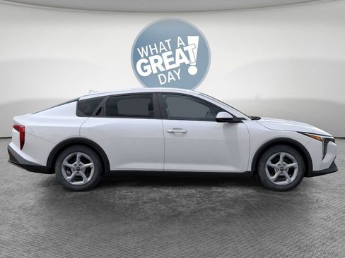 New 2025 Kia K4 LXS image 7