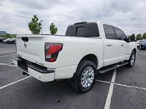 Used 2021 Nissan Titan SL w/ Moonroof Package AWD/4WD image 22