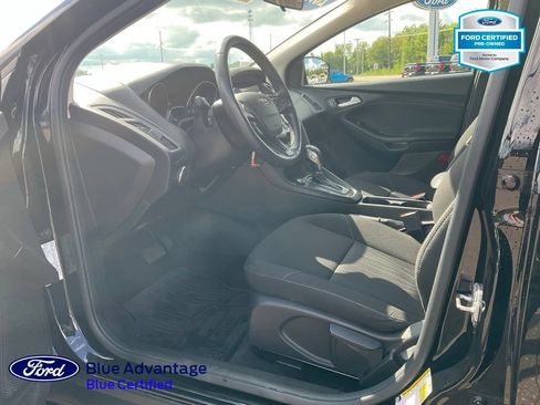 Used 2017 Ford Focus SE w/ Cold Weather Package FWD image 4