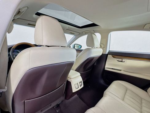 Used 2017 Lexus ES 300h w/ Luxury Package image 18