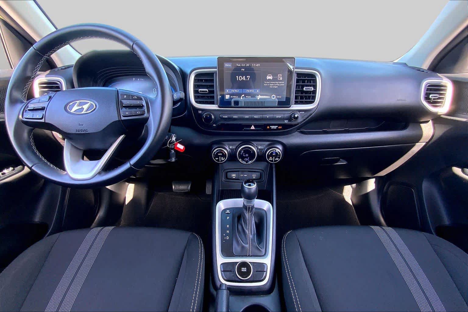 Used 2023 Hyundai Venue SEL FWD image 15