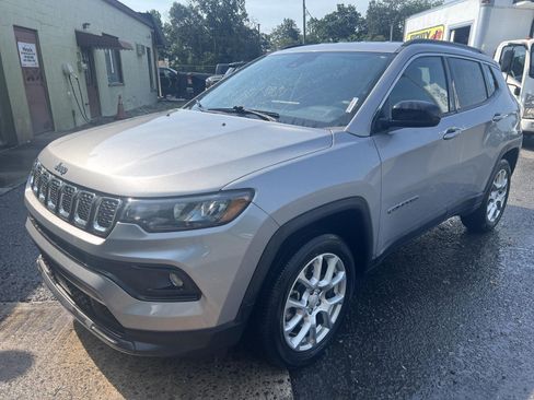Used 2023 Jeep Compass Latitude AWD/4WD image 6