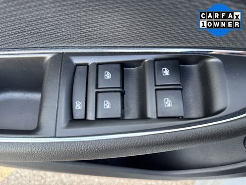 Used 2017 Chevrolet Cruze LS FWD image 11