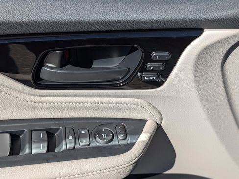 New 2026 Honda Odyssey Touring image 13