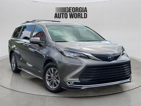 Used 2021 Toyota Sienna XLE AWD/4WD image 10