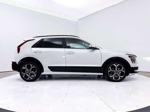 Used 2024 Kia Niro SX Touring FWD image 42