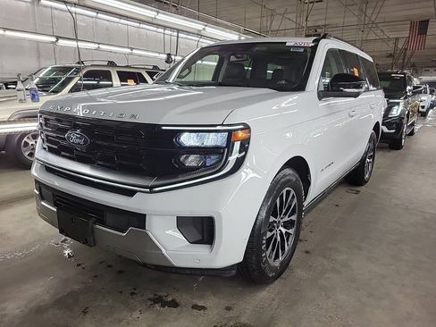 Used 2025 Ford Expedition Platinum image 2
