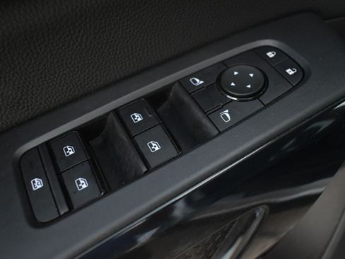 Used 2025 Nissan Pathfinder SV AWD/4WD image 13