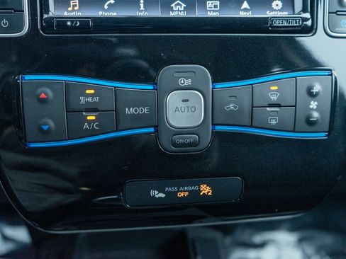 Used 2016 Nissan Leaf SV image 20