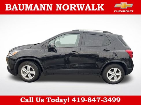 Used 2022 Chevrolet Trax LT w/ LT Convenience Package FWD image 3