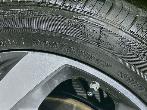 Used 2024 Hyundai Venue SEL image 31