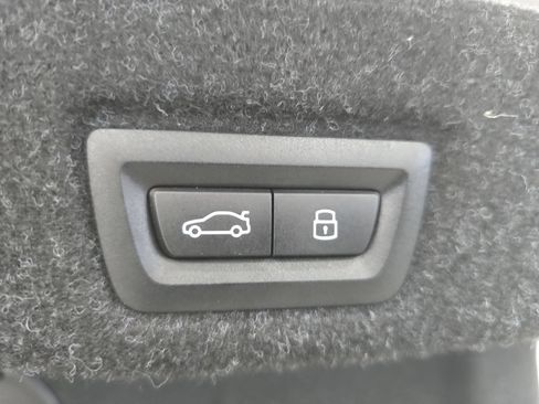 Certified 2025 BMW i5 eDrive40i w/ Premium Package RWD image 24