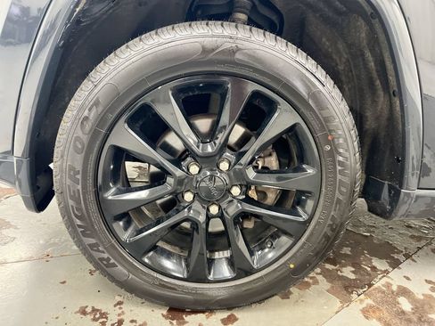 Used 2018 Jeep Grand Cherokee Altitude AWD/4WD image 26