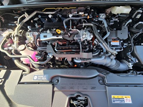 Used 2025 Toyota Prius FWD image 24