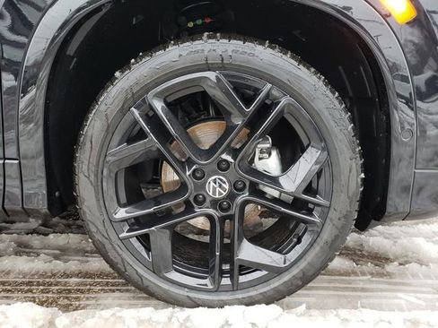New 2026 Volkswagen Tiguan SE R-Line FWD image 12
