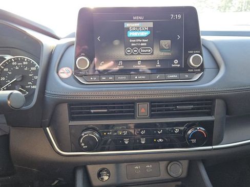 Used 2024 Nissan Rogue S FWD image 16