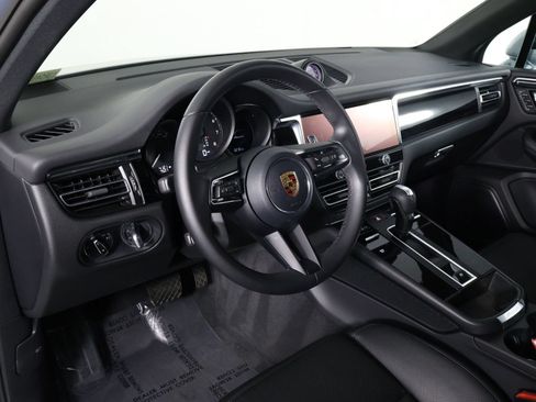 Certified 2026 Porsche Macan AWD/4WD image 4