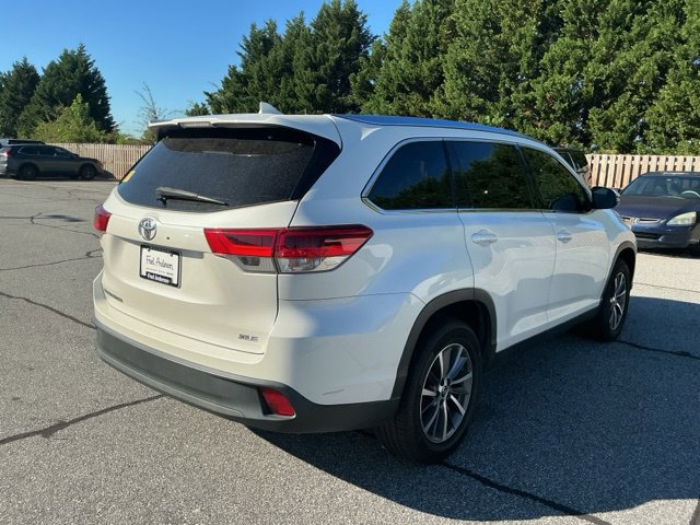Used 2019 Toyota Highlander XLE FWD image 10