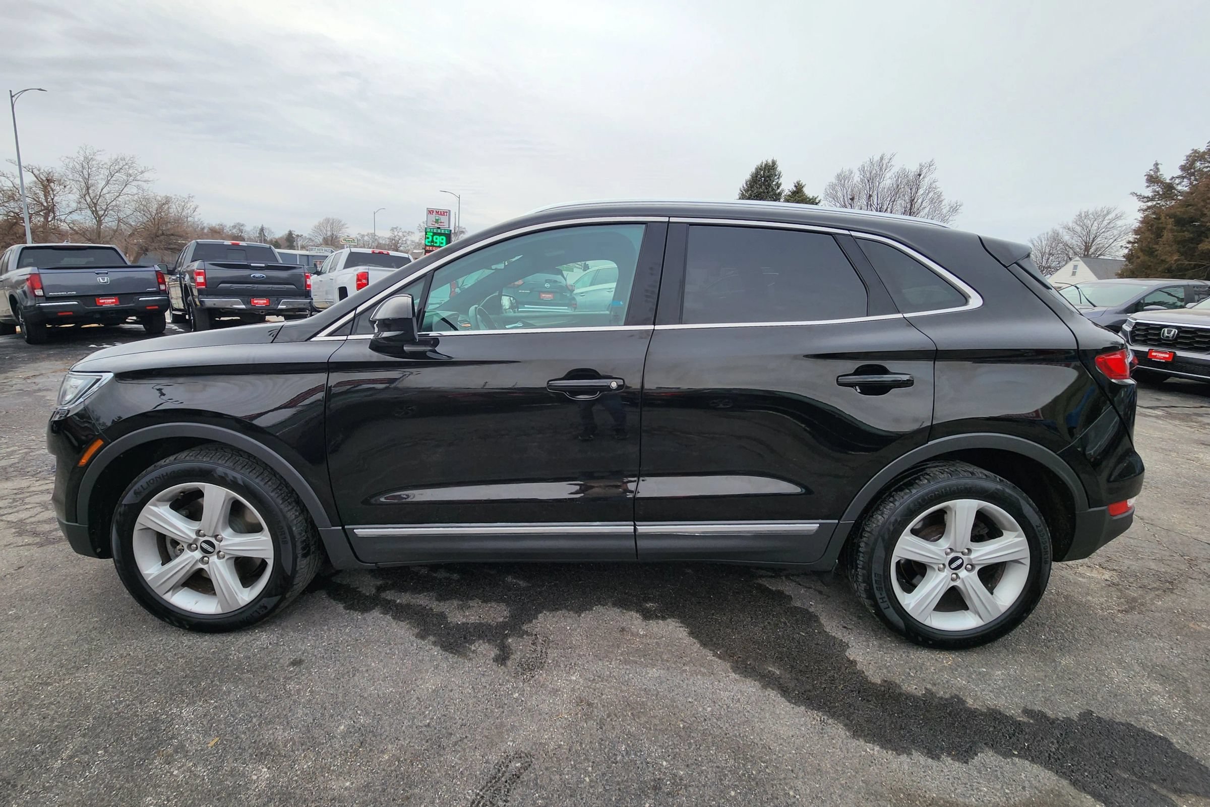 Used 2017 Lincoln MKC Premiere AWD/4WD image 4