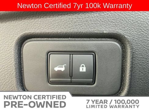 Used 2025 Nissan Pathfinder SL FWD image 23