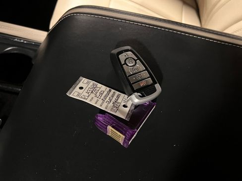 Used 2023 Ford Expedition Platinum image 43