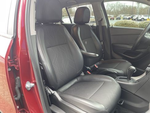 Used 2022 Chevrolet Trax LT w/ LT Convenience Package image 32