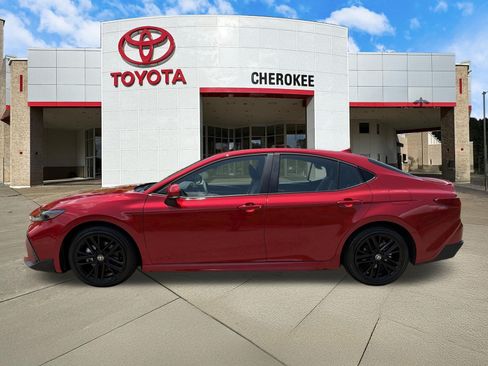 Used 2026 Toyota Camry SE FWD image 8