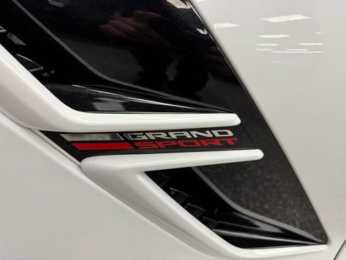 Used 2019 Chevrolet Corvette Grand Sport w/ Z07 Performance Package RWD image 23