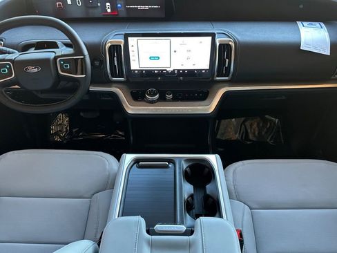 New 2026 Ford Expedition Platinum image 11