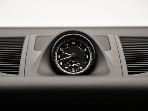 Used 2025 Porsche Macan image 31