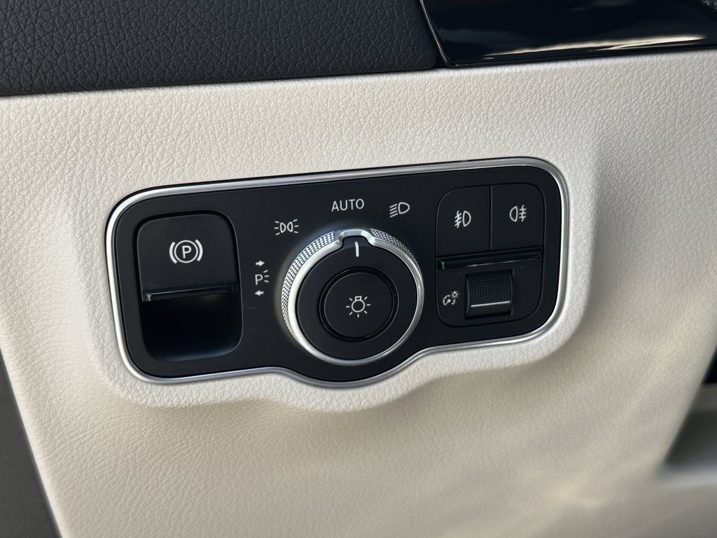 Certified 2025 Mercedes-Benz GLA 250 4MATIC image 34