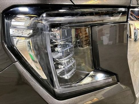 Used 2021 GMC Yukon XL SLT w/ SLT Premium Package AWD/4WD image 4