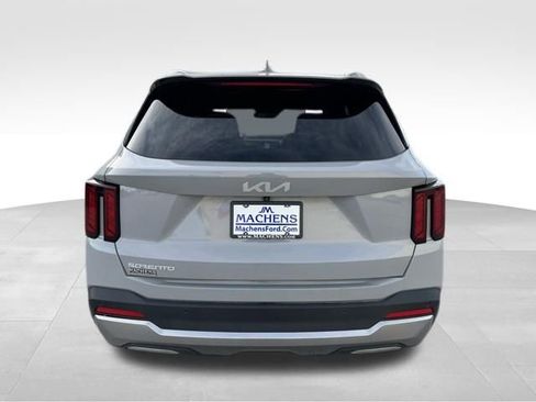 Used 2024 Kia Sorento EX w/ Panoramic Sunroof Package FWD image 6