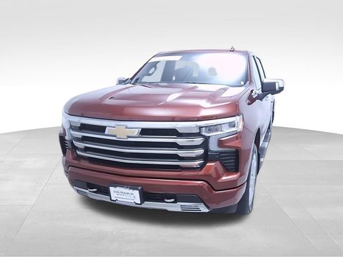 Used 2025 Chevrolet Silverado 1500 High Country w/ High Country Premium Package AWD/4WD image 4