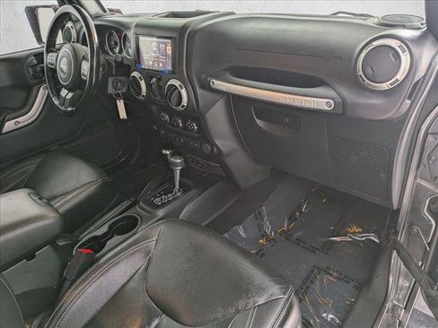 Used 2017 Jeep Wrangler Unlimited Sahara w/ Connectivity Group image 19